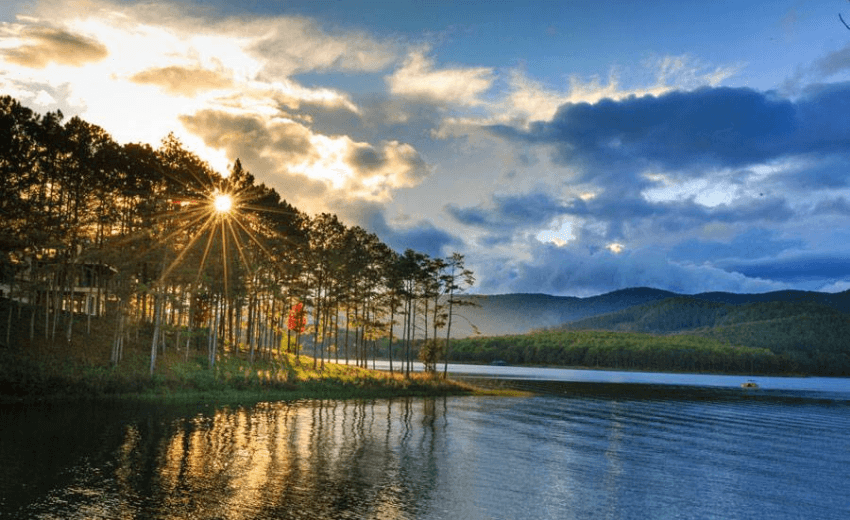 Tuyen Lam Waterfall