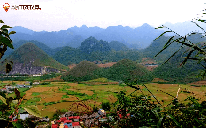 Contemplate Quan Ba Twin Mountains on the way from Ha Giang to Cao Bang