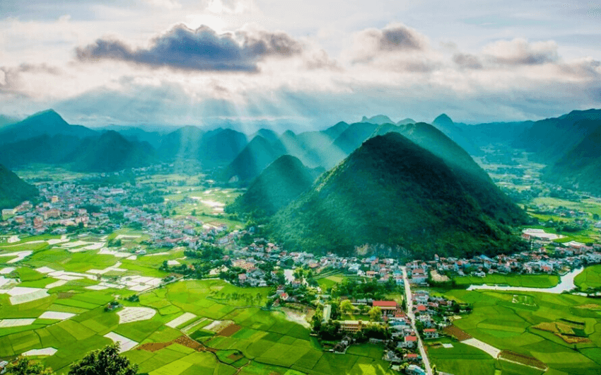 Explore Bac Son valley in the rice harvest season  