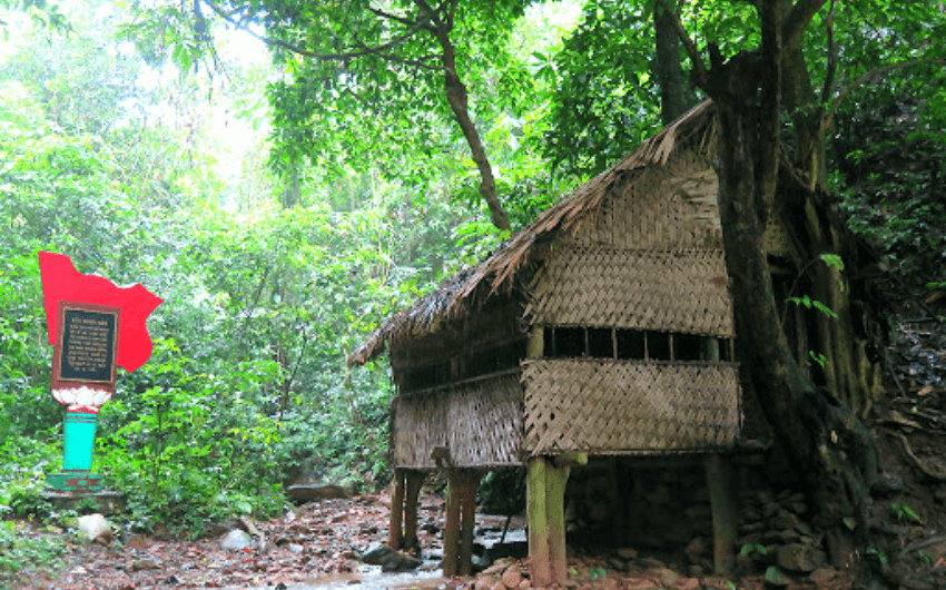 The off-road exploring tour to the famous relic site – Pac Po Cave 9