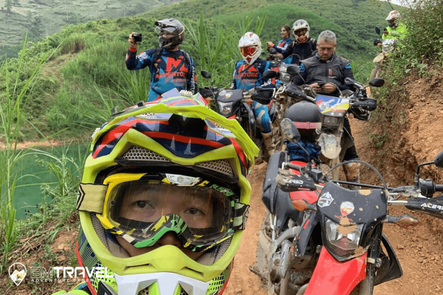 crossing the border with a motorbike from vietnam 3