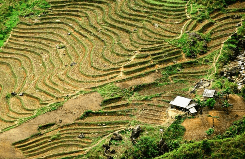 Tram Ton, often referred to as Heaven’s Gate, provides a perfect photo opportunity for travelers