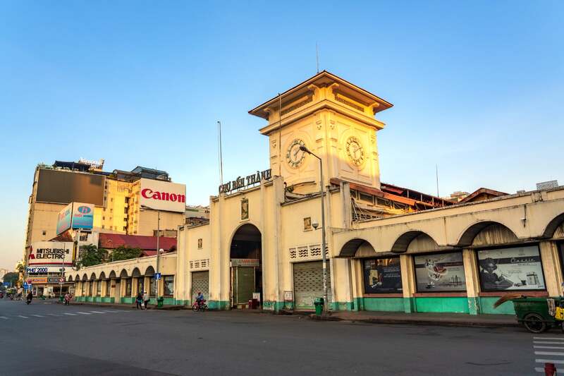 eating and shopping at ben thanh market