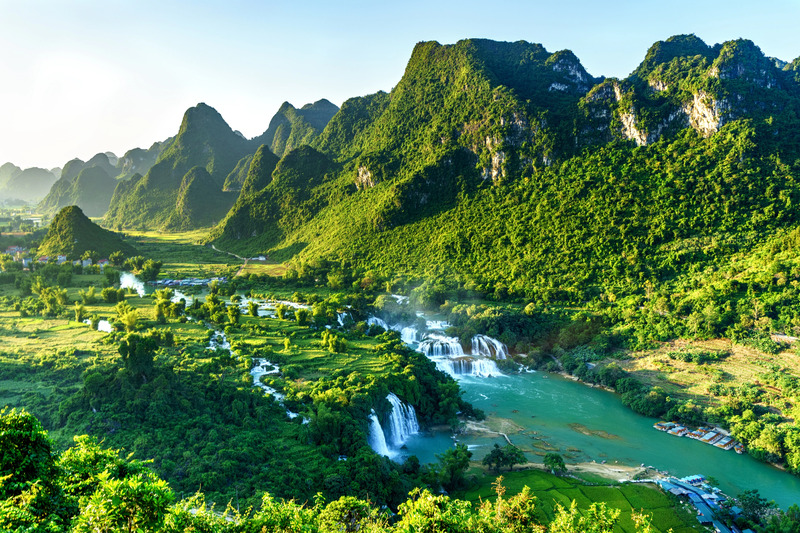 What time of year should you travel to Cao Bang?