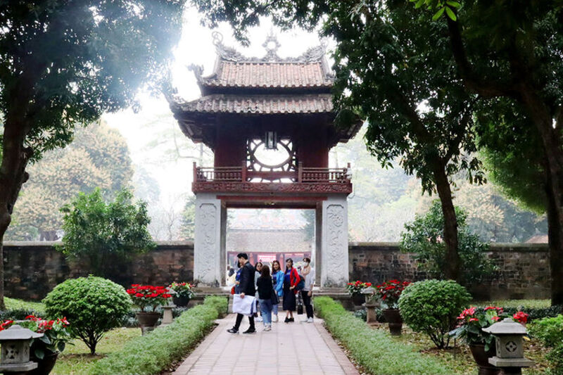 visit văn miếu quốc tử giám