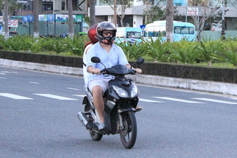 Instructions on how to drive manual motorcycle  safely and simply