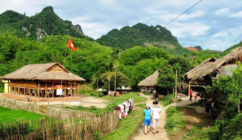 the ideal time to travel in mai chau on motorbike